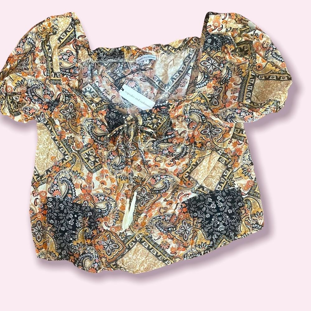 Cupcakes and Cashmere Boho Paisley Print Puff Sleeve Shirt - Medium